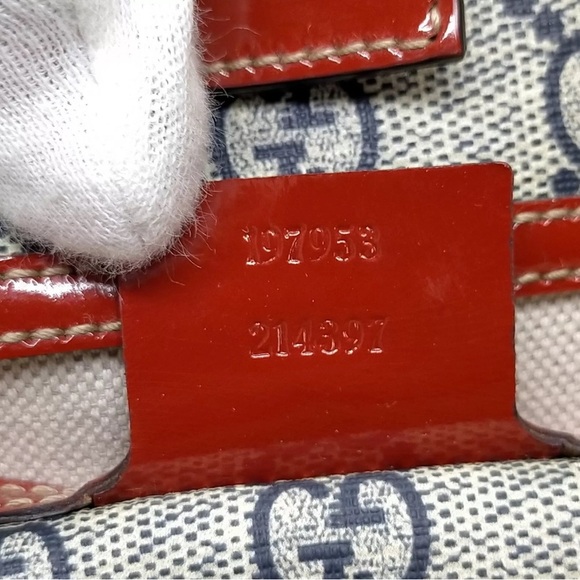 ๐๐๐ฏ GUCCI Supreme Tattoo Heart Navy Blue PVC Tote Hand Bag - Picture 10 of 10